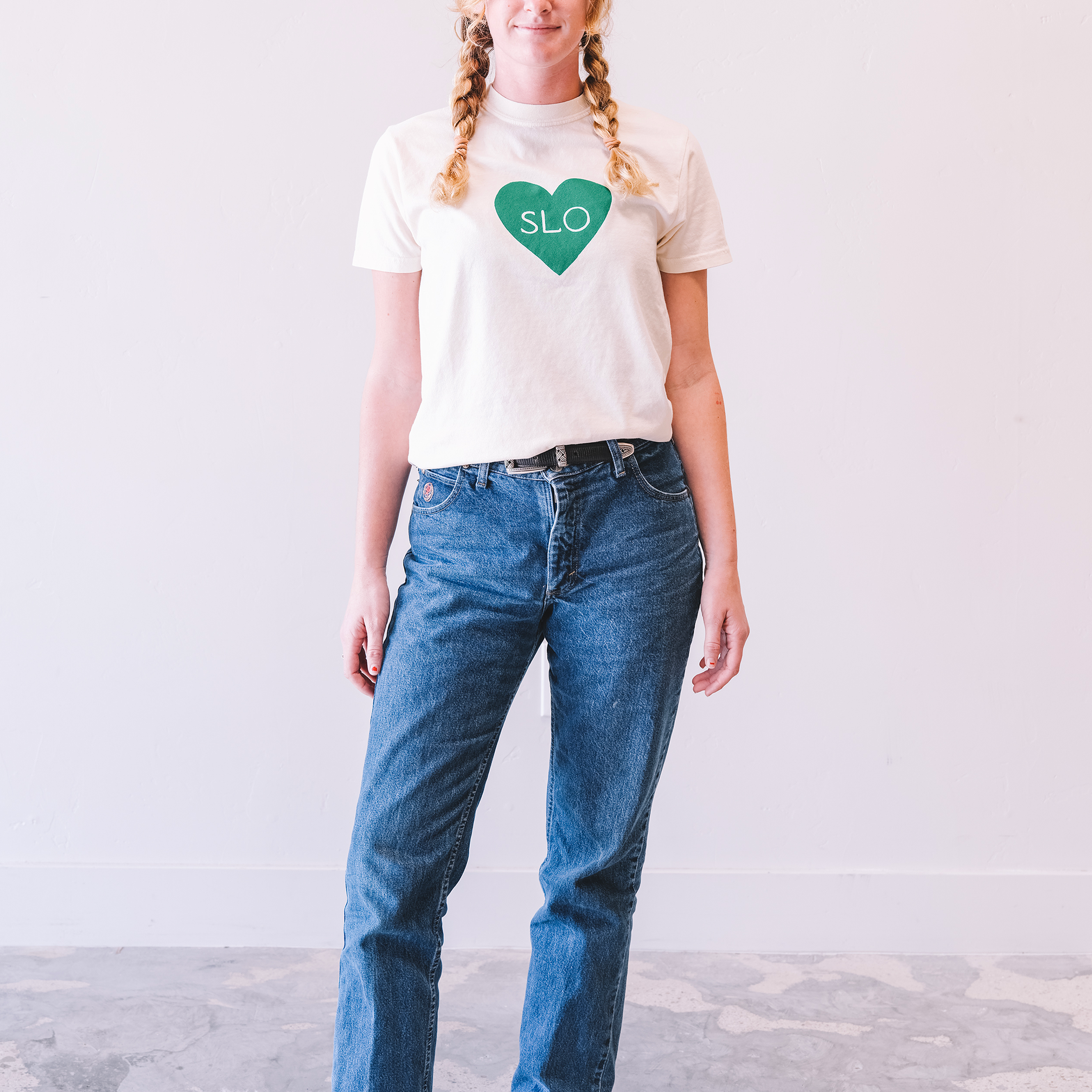 I HEART SLO T-SHIRT IN CREAM