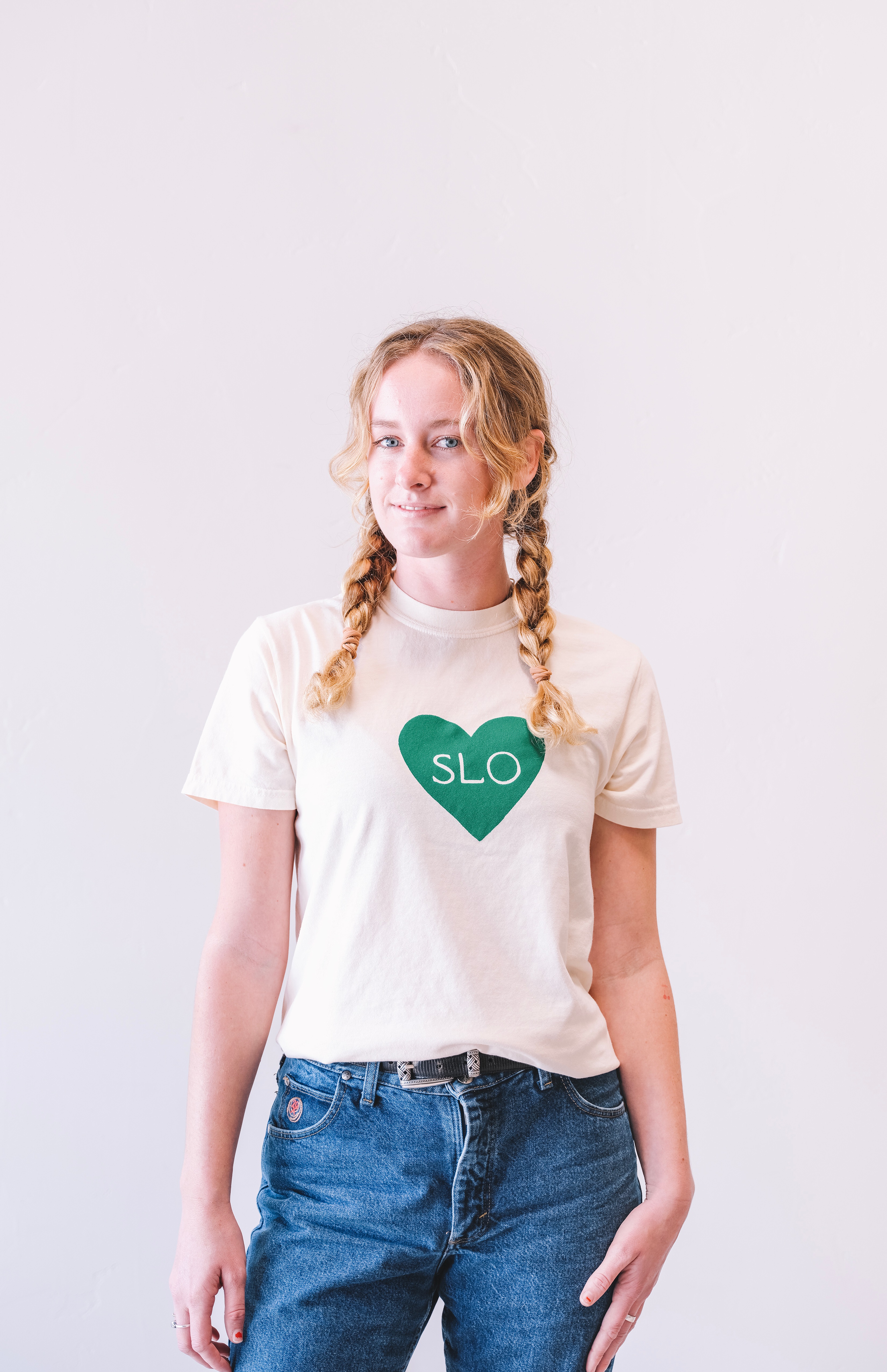 I HEART SLO T-SHIRT IN CREAM