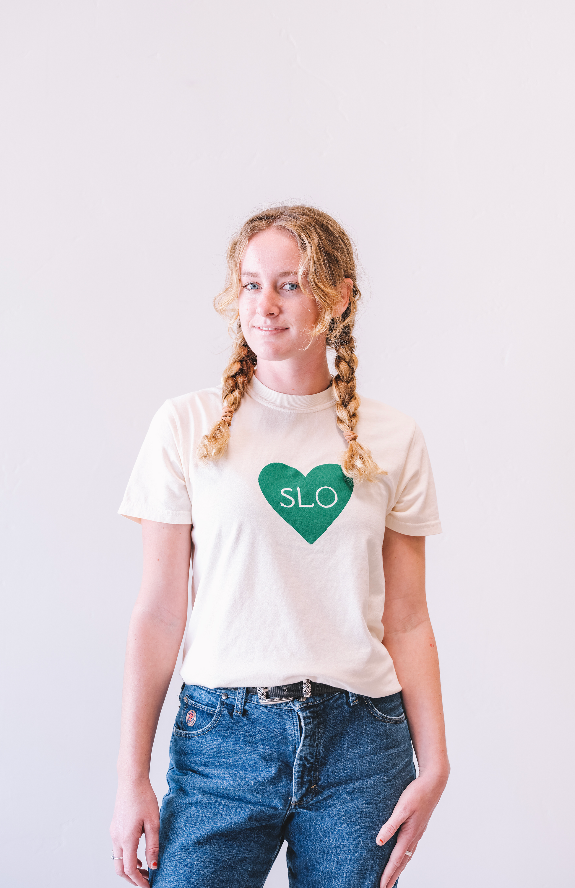 I HEART SLO T-SHIRT IN CREAM