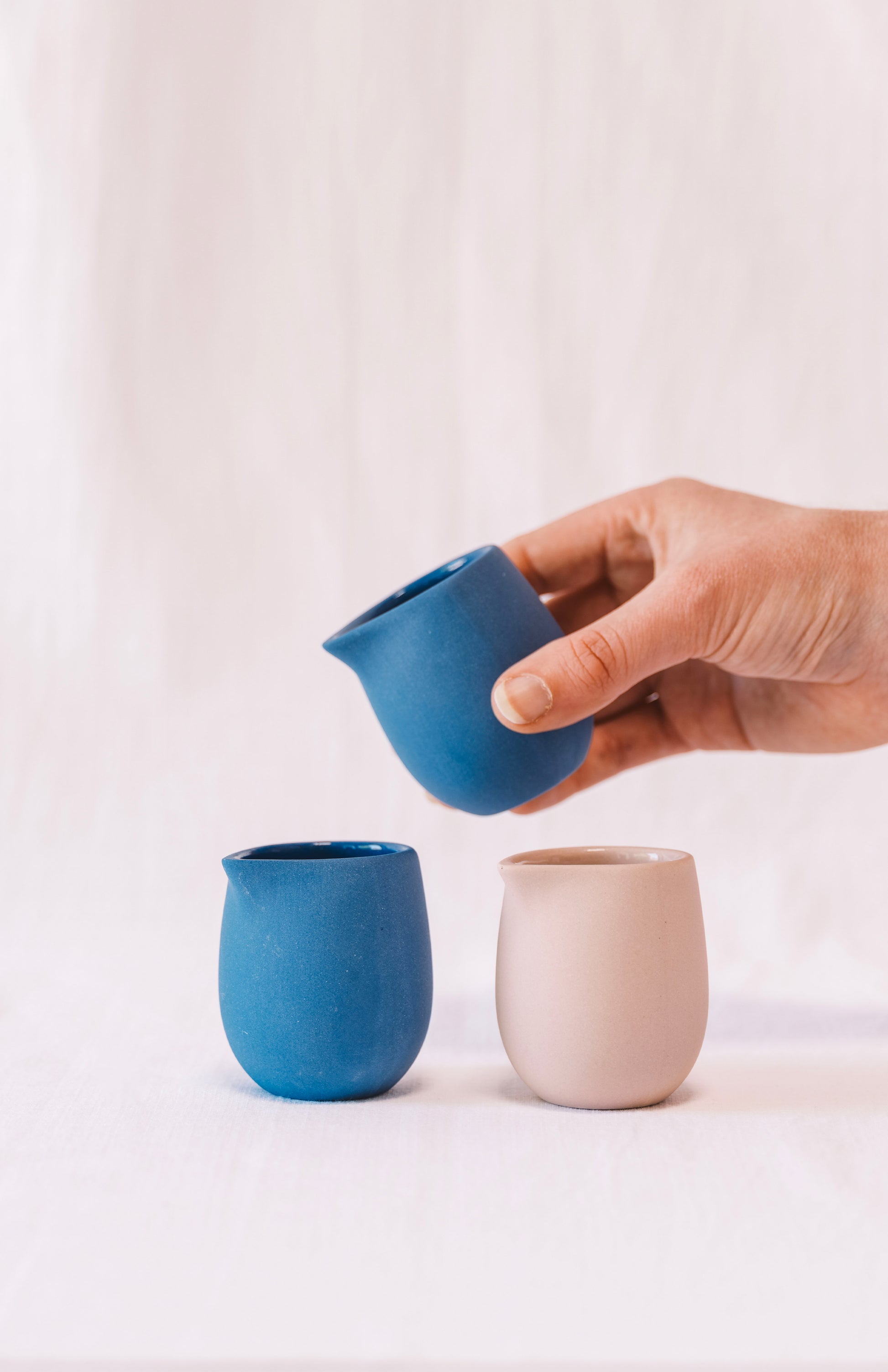 CERAMIC CREAMER IN COBALT