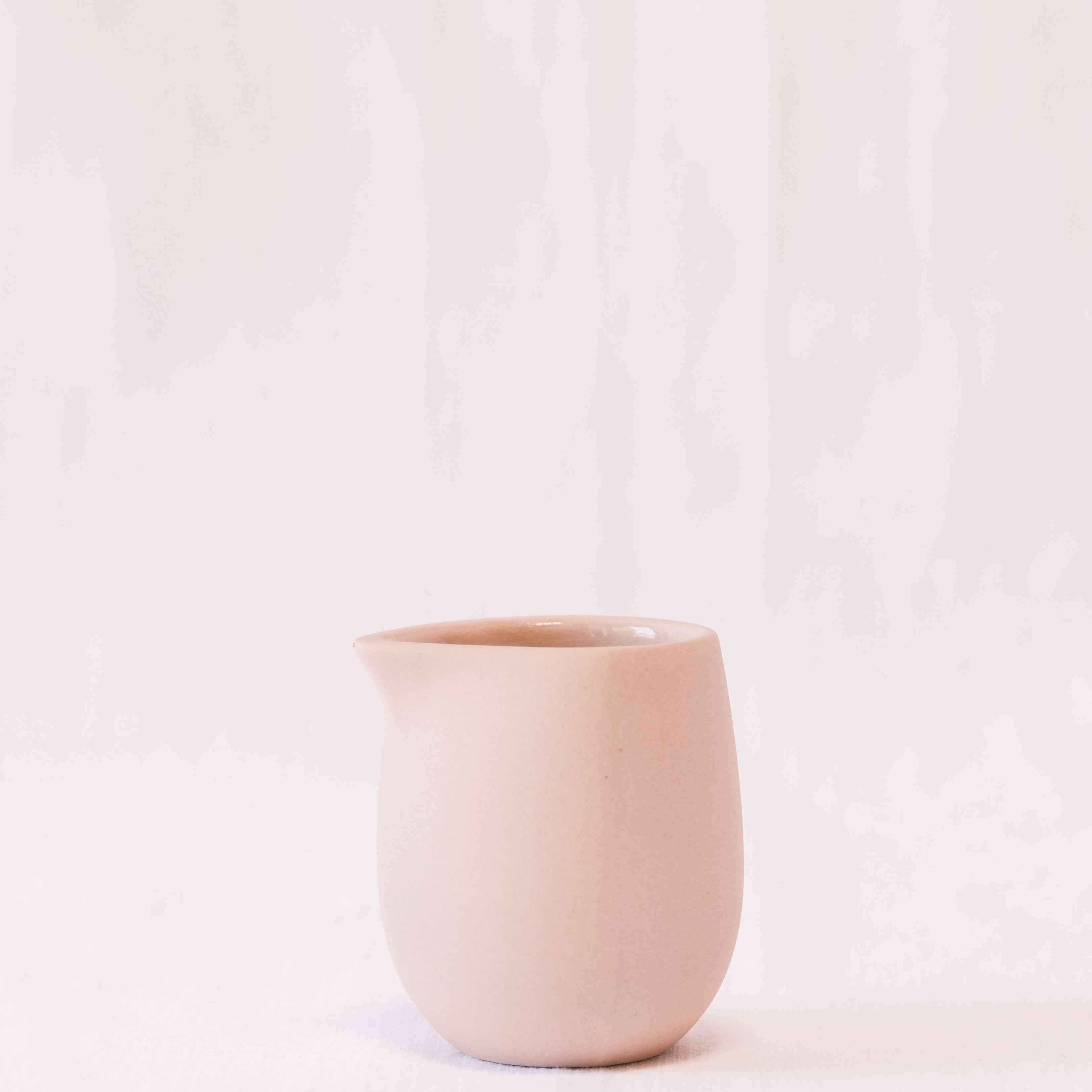 CERAMIC CREAMER IN PINK