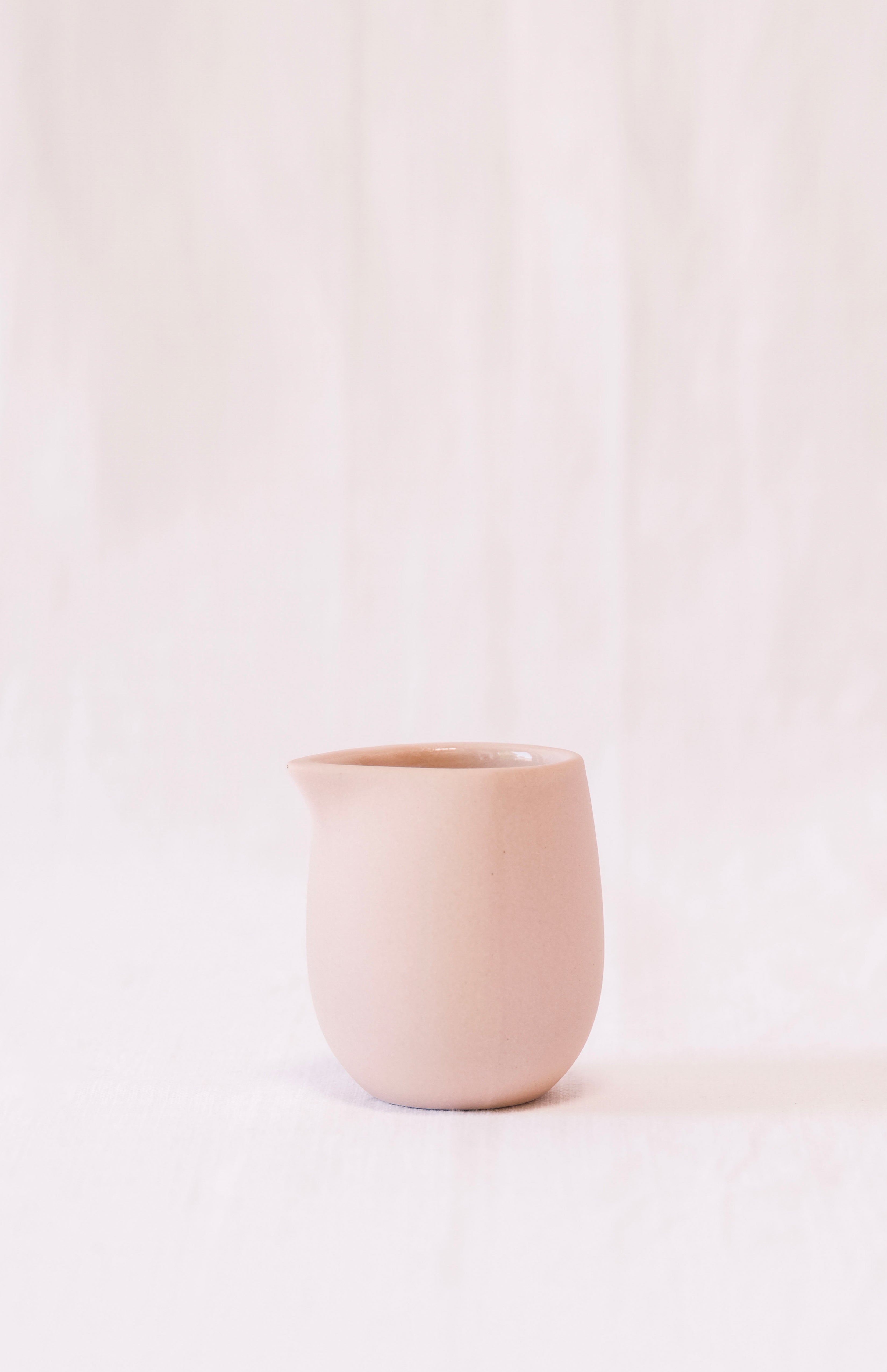 CERAMIC CREAMER IN PINK