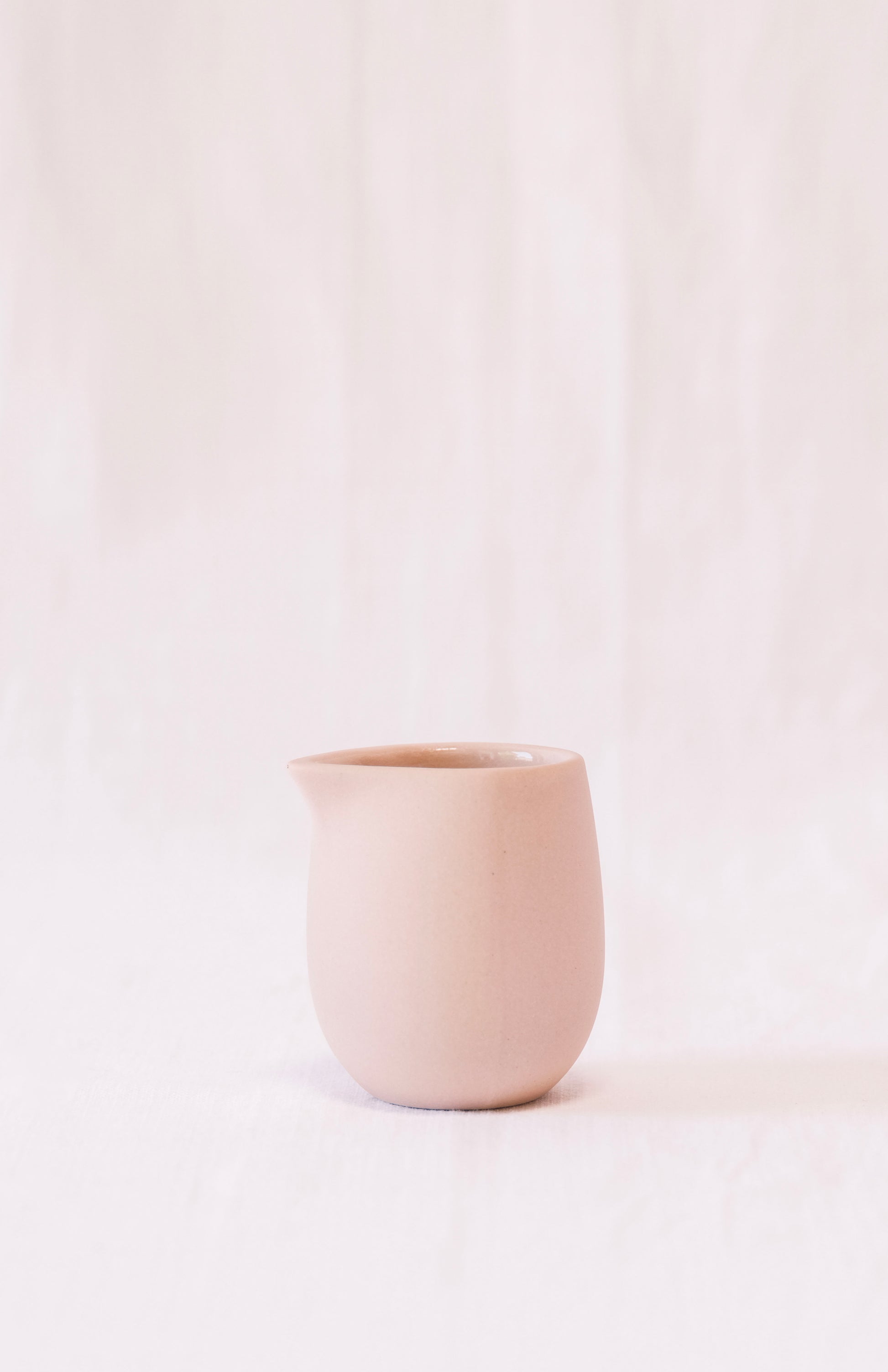 CERAMIC CREAMER IN PINK