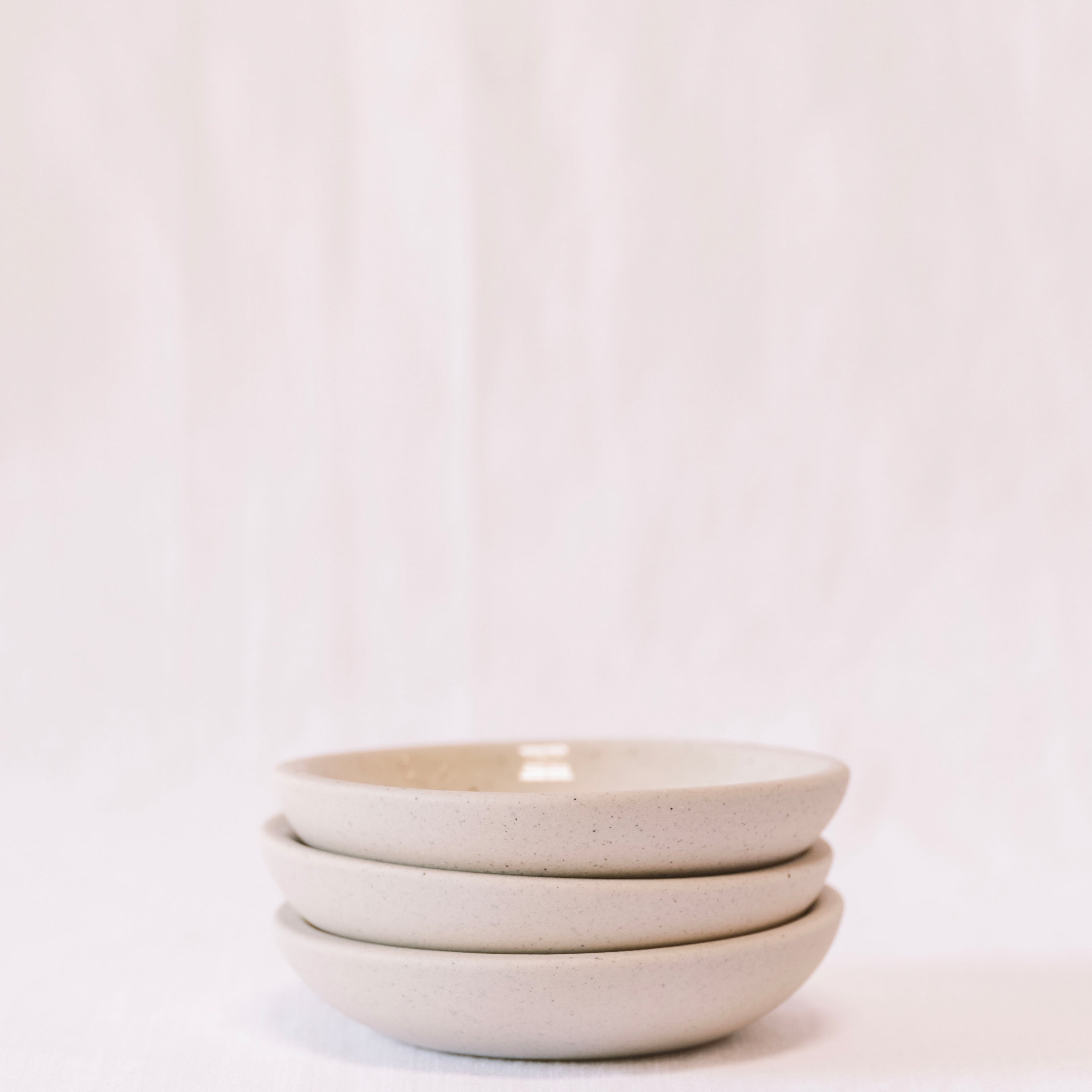 MINI CERAMIC DISH IN CREAM