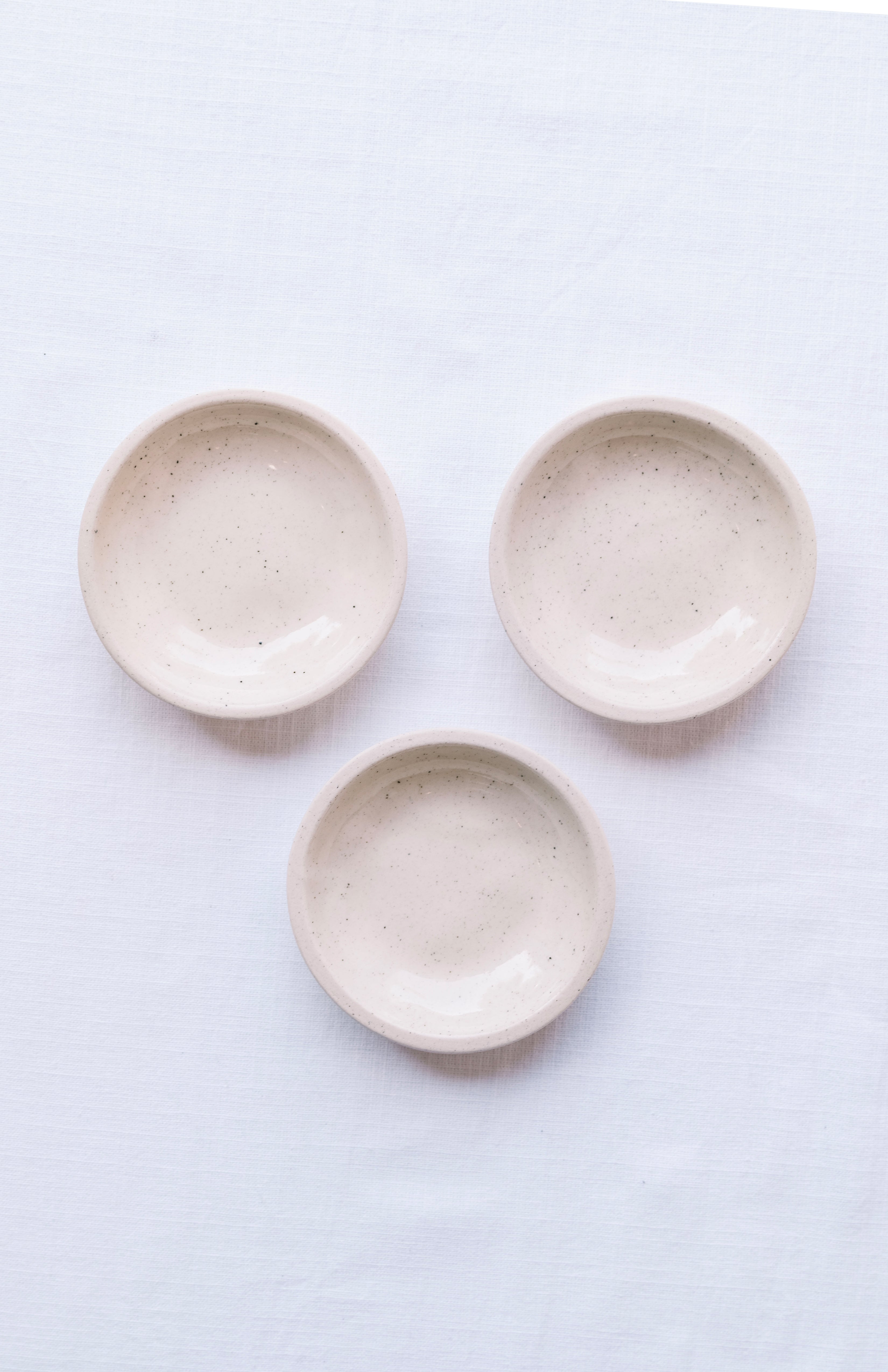 MINI CERAMIC DISH IN CREAM