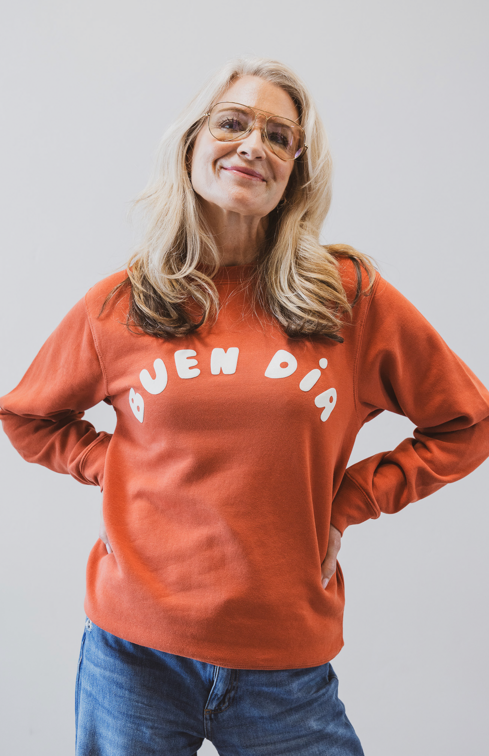 BUEN DIA PUFF PAINT SWEATSHIRT IN RUST