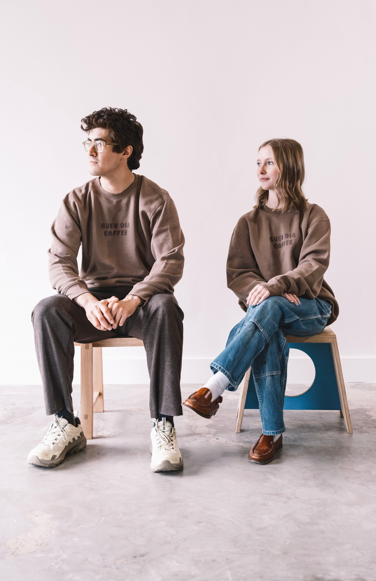 BUEN DIA COFFEE CREWNECK IN BROWN