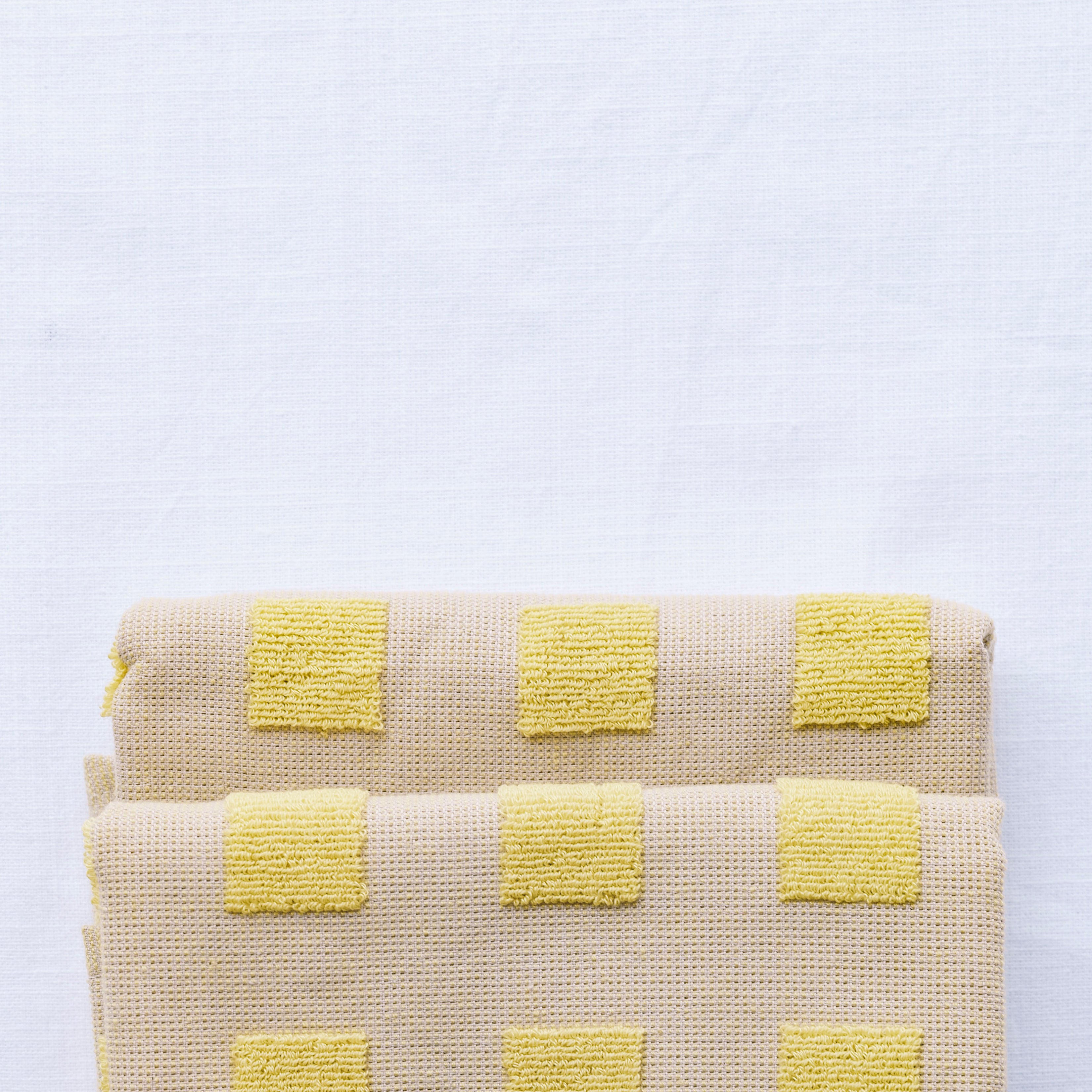 CHECKERED TERRY TEA TOWEL IN YELLOW