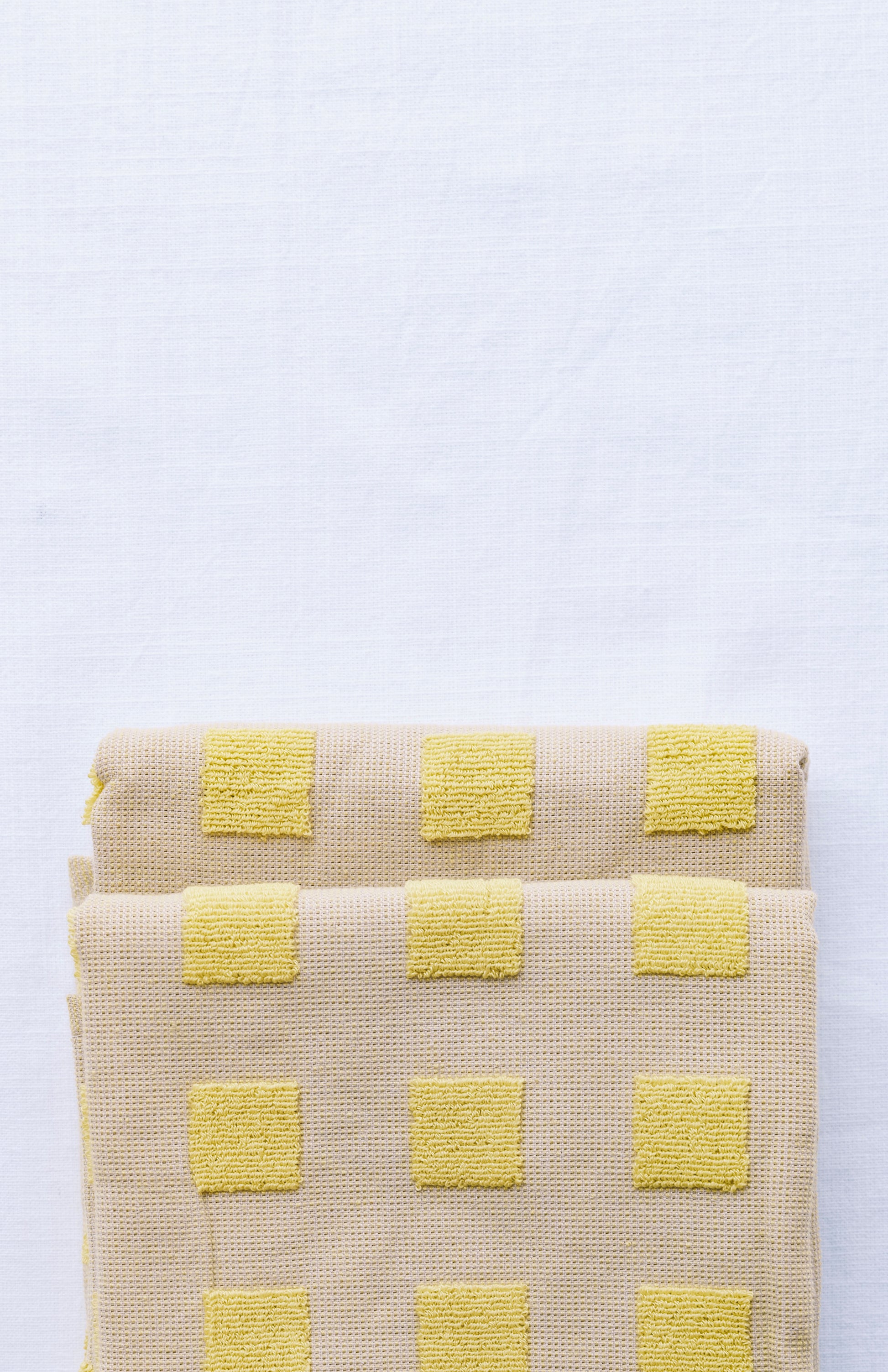 CHECKERED TERRY TEA TOWEL IN YELLOW